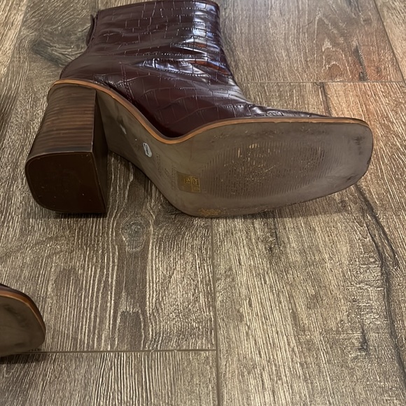 Topshop Croc Leather Booties (Made in Spain) - Picture 4 of 13